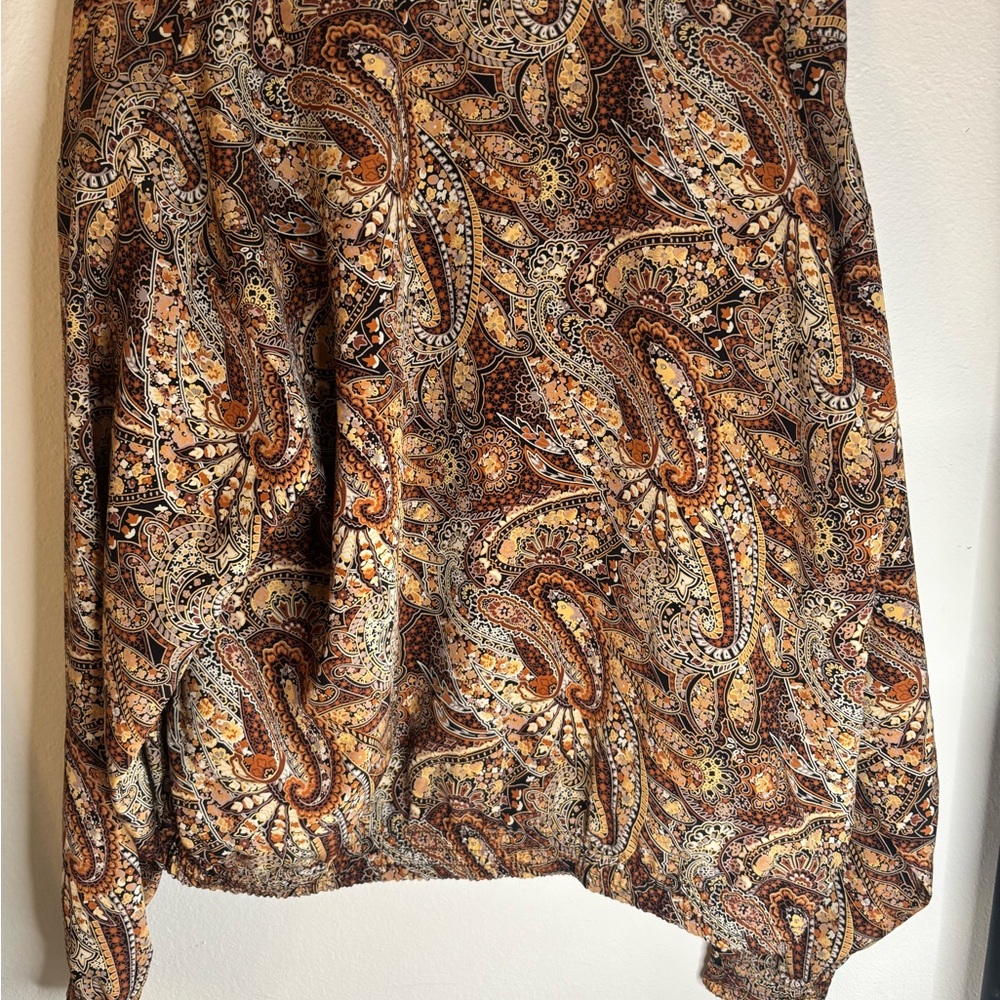 Elegant Paisley Bomber Jacket in Brown Tones - Picture 4 of 6
